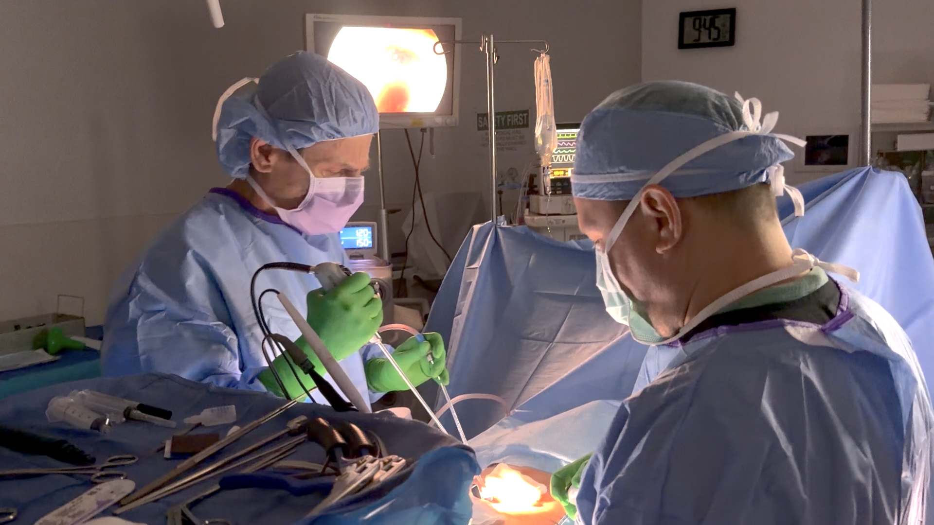 Dr. Craig Wolff performing minimally invasive spine surgery